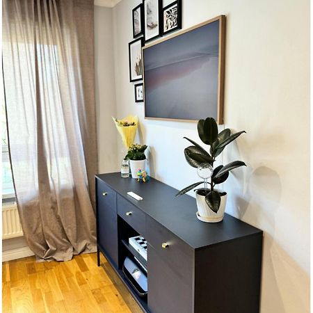 Two Bedroom Flat In The Heart Of Лондон Екстериор снимка