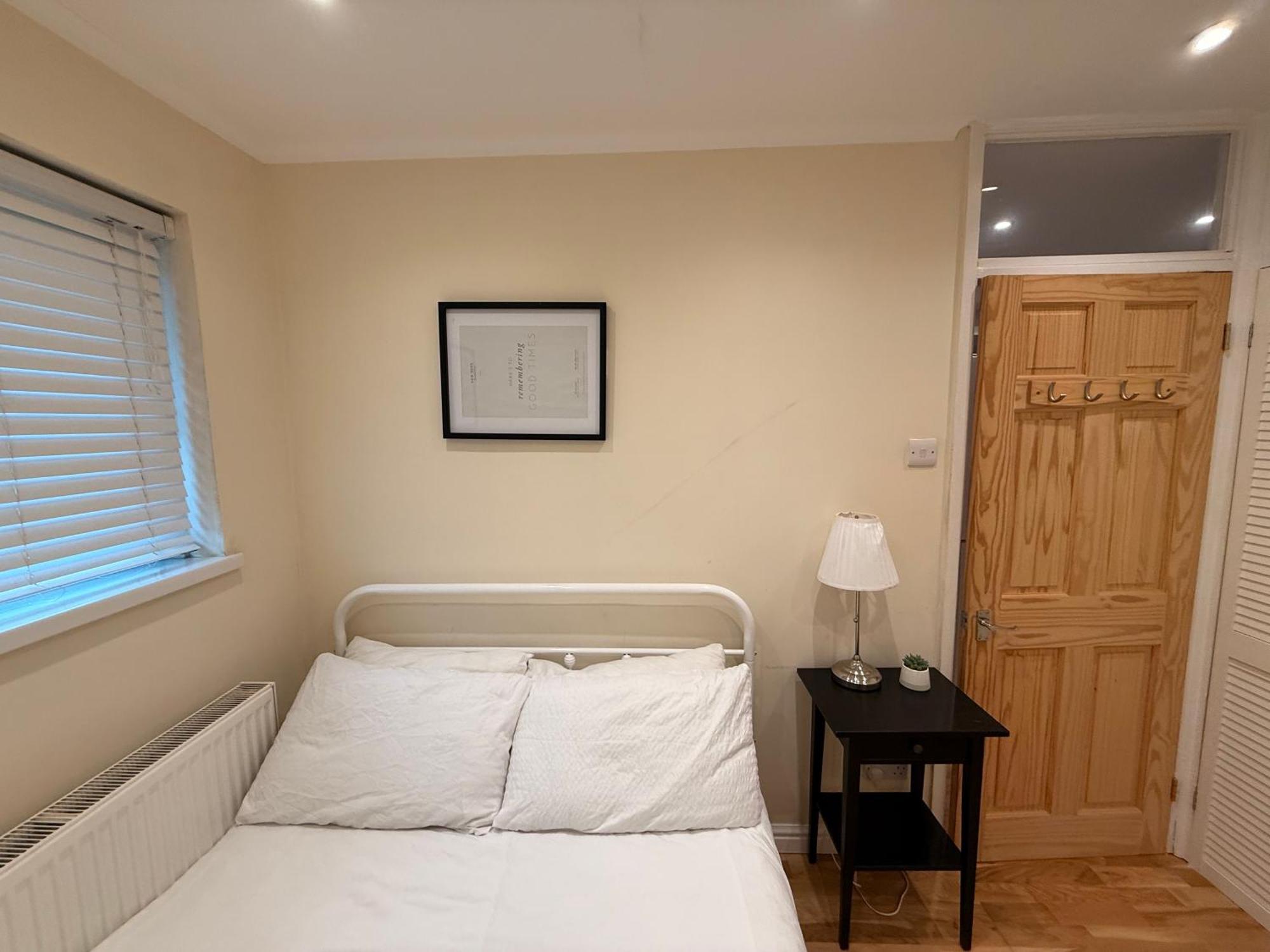 Two Bedroom Flat In The Heart Of Лондон Екстериор снимка