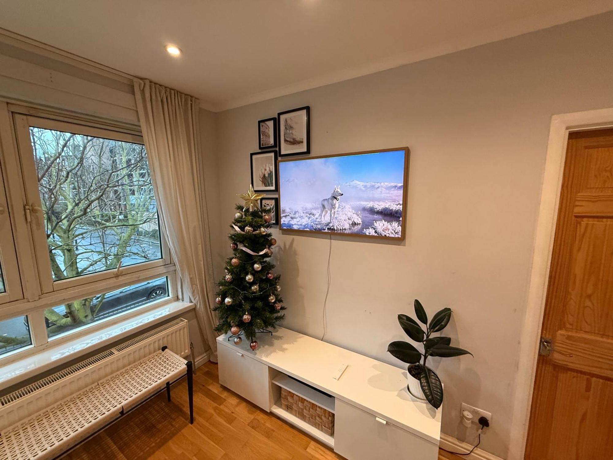 Two Bedroom Flat In The Heart Of Лондон Екстериор снимка