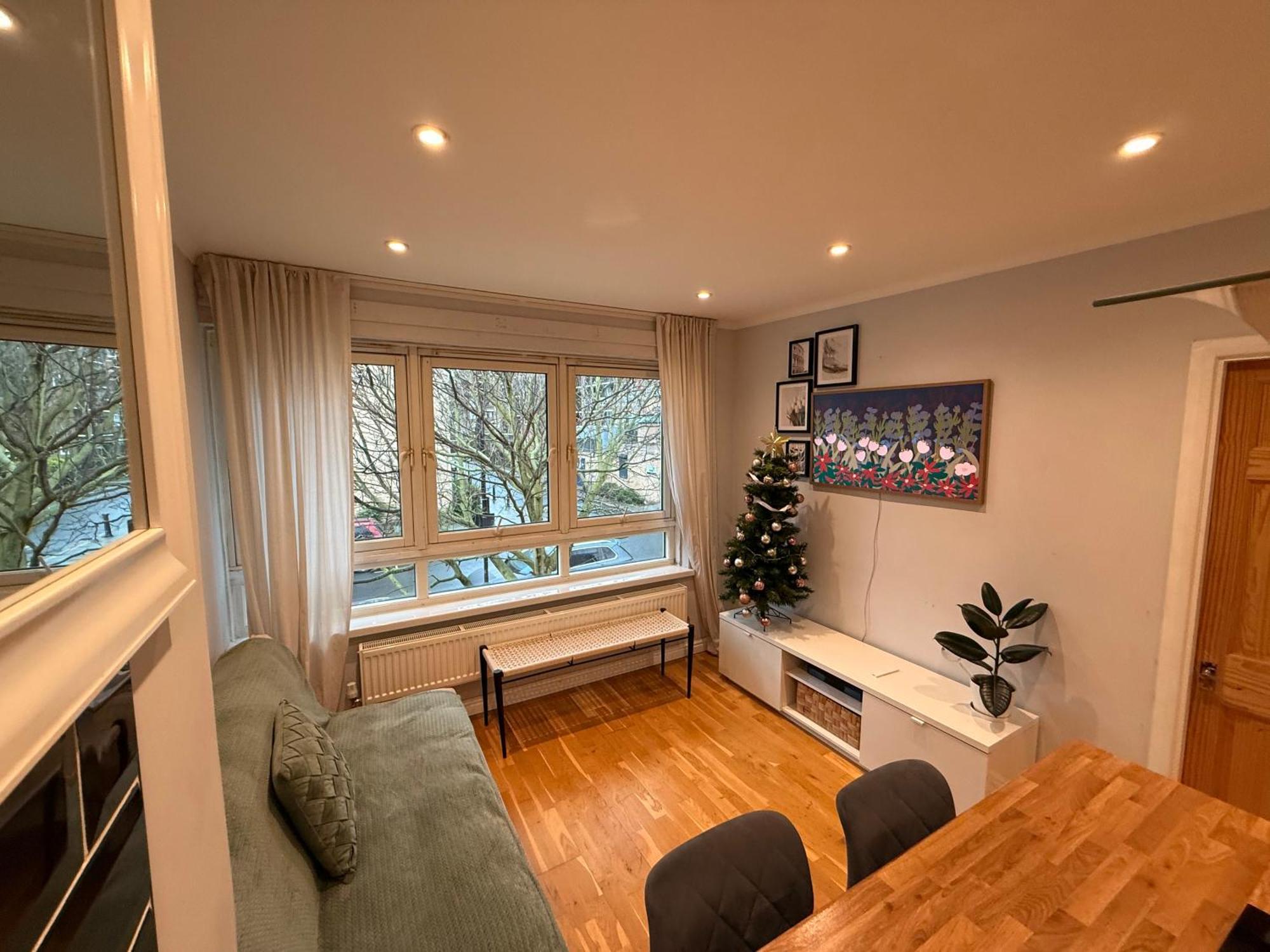 Two Bedroom Flat In The Heart Of Лондон Екстериор снимка