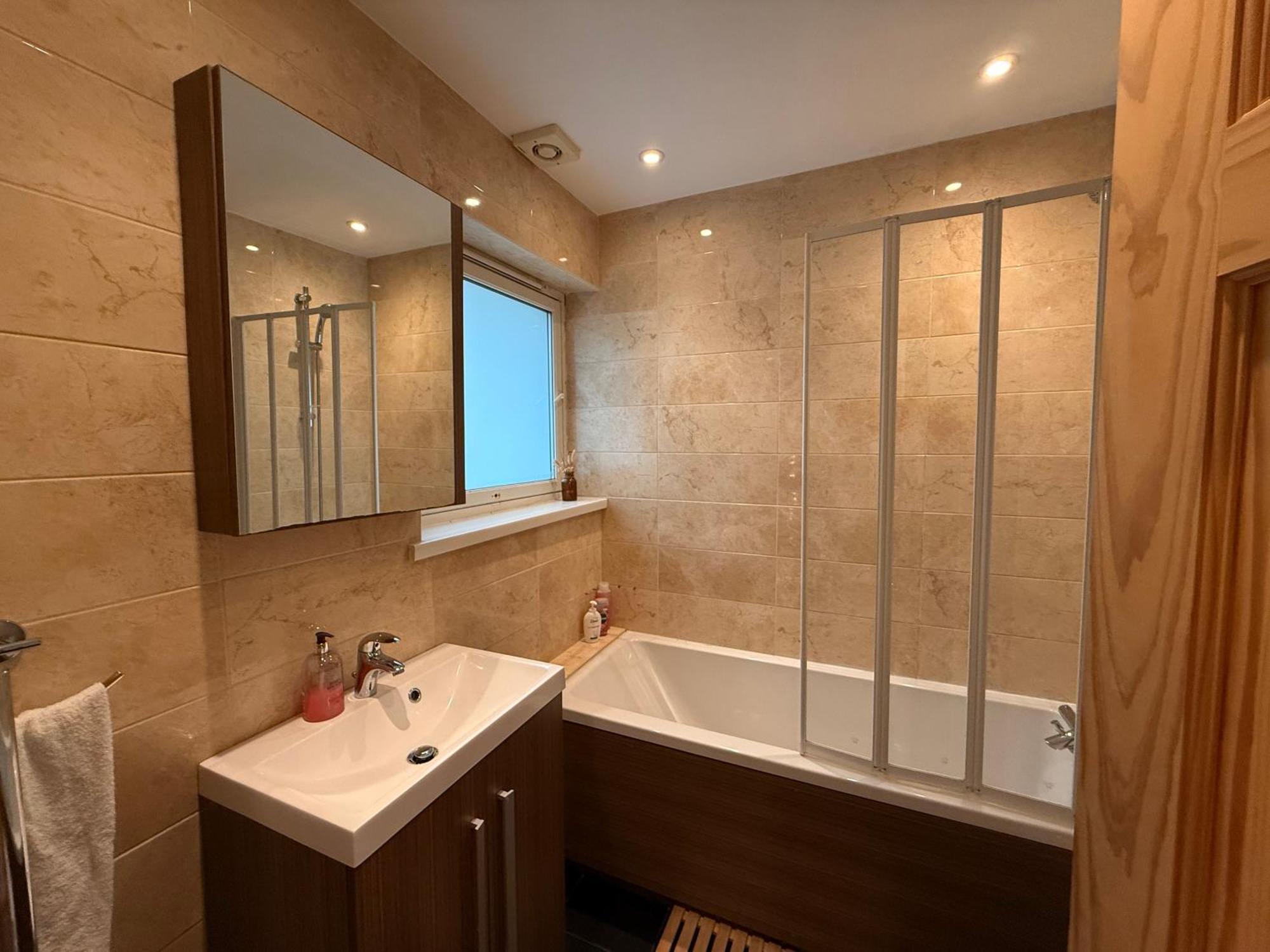 Two Bedroom Flat In The Heart Of Лондон Екстериор снимка