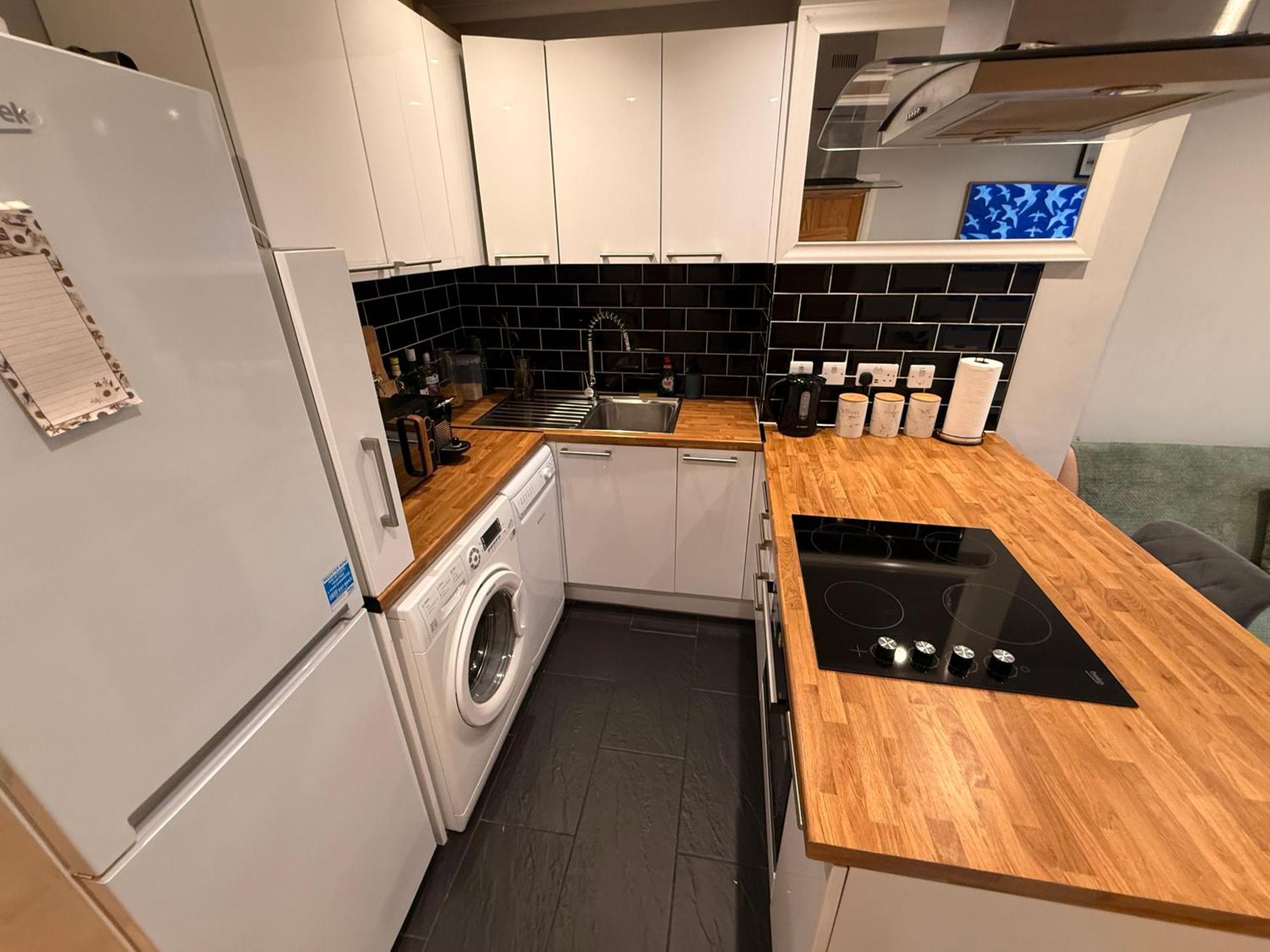 Two Bedroom Flat In The Heart Of Лондон Екстериор снимка