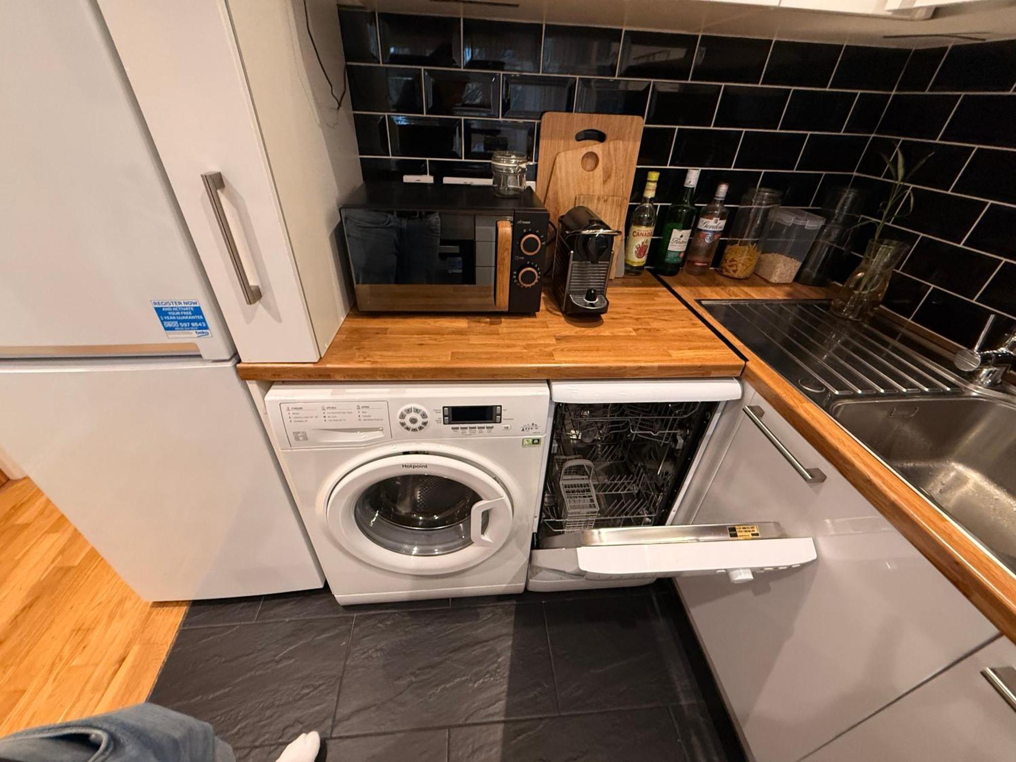 Two Bedroom Flat In The Heart Of Лондон Екстериор снимка